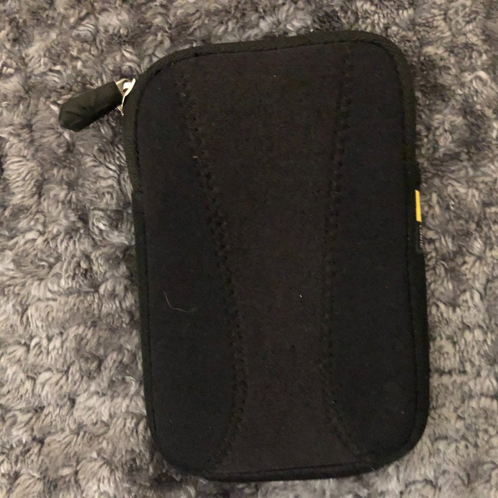 Case Logic Zippered Case - Picture 2 of 6